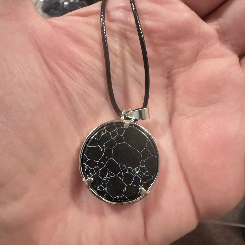 Silver Tree of Life Pendant Necklace. - Picture 3 of 5
